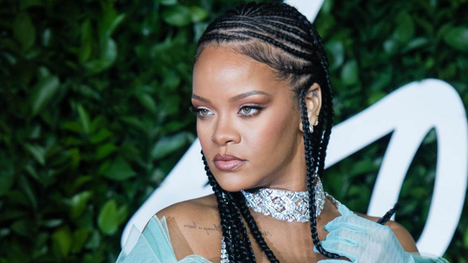 Rihanna's Blue Hair Steals the Show at Awards Ceremony - wide 7