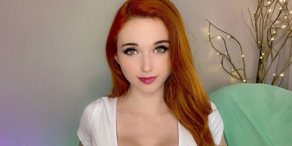 Amouranth Twitch Star Selling Her Fart For 1000 And Her Bathwater