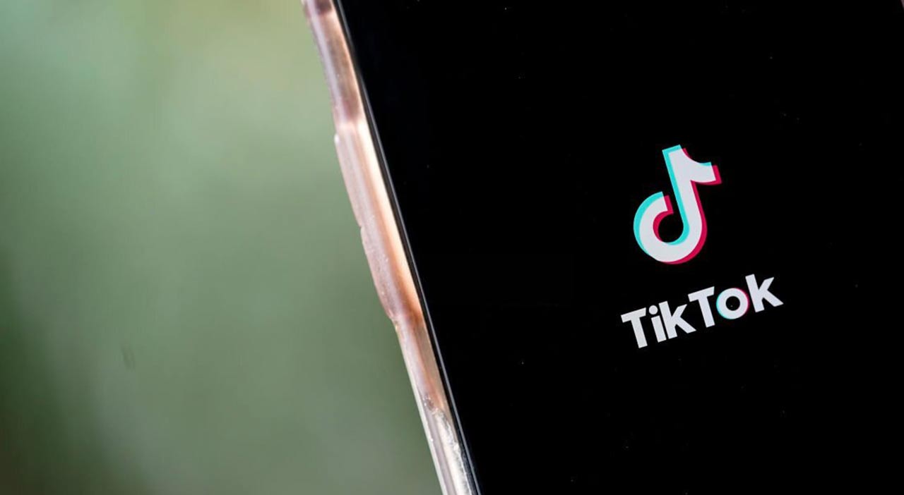 What Is Slideshow On TikTok? Trend Video And How To Make It Explained