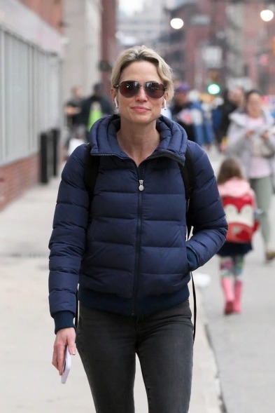 Amy Robach spotted leaving T.J. Holmes’ apartment