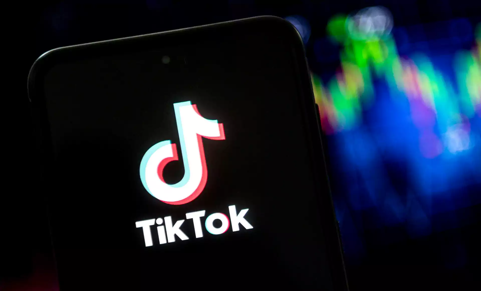 tiktok-e-n-takes-over-booktok-what-does-it-mean-and-why-is-it