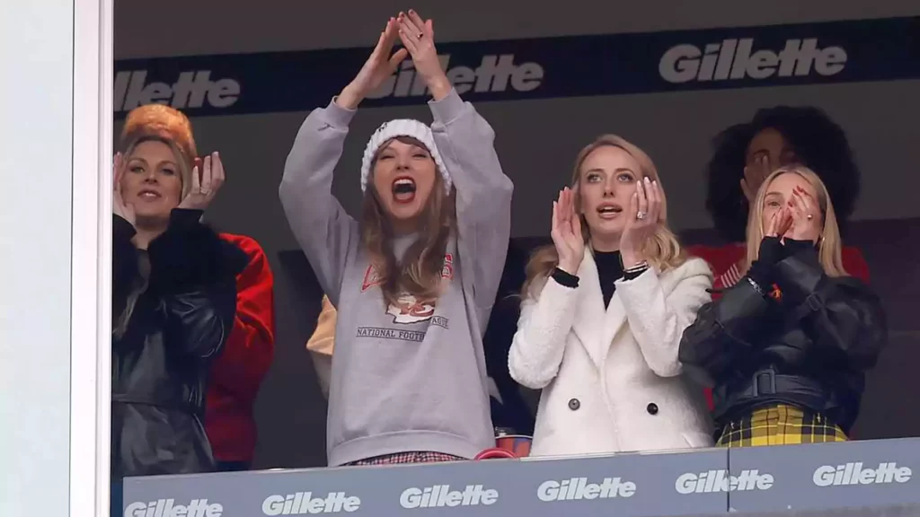 Taylor Swift watches Kelce